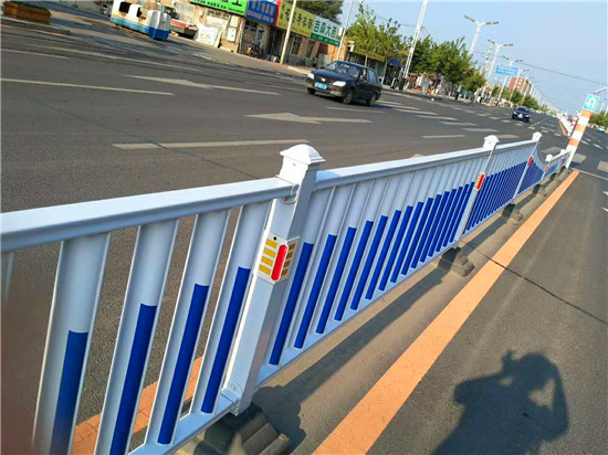道路（lù）護欄（lán）